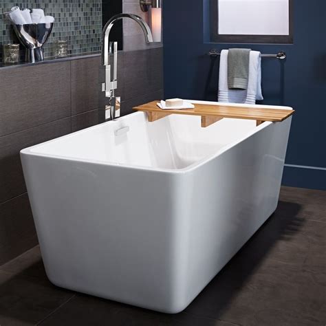 Extra Wide Free Standing Soaking Tubs .